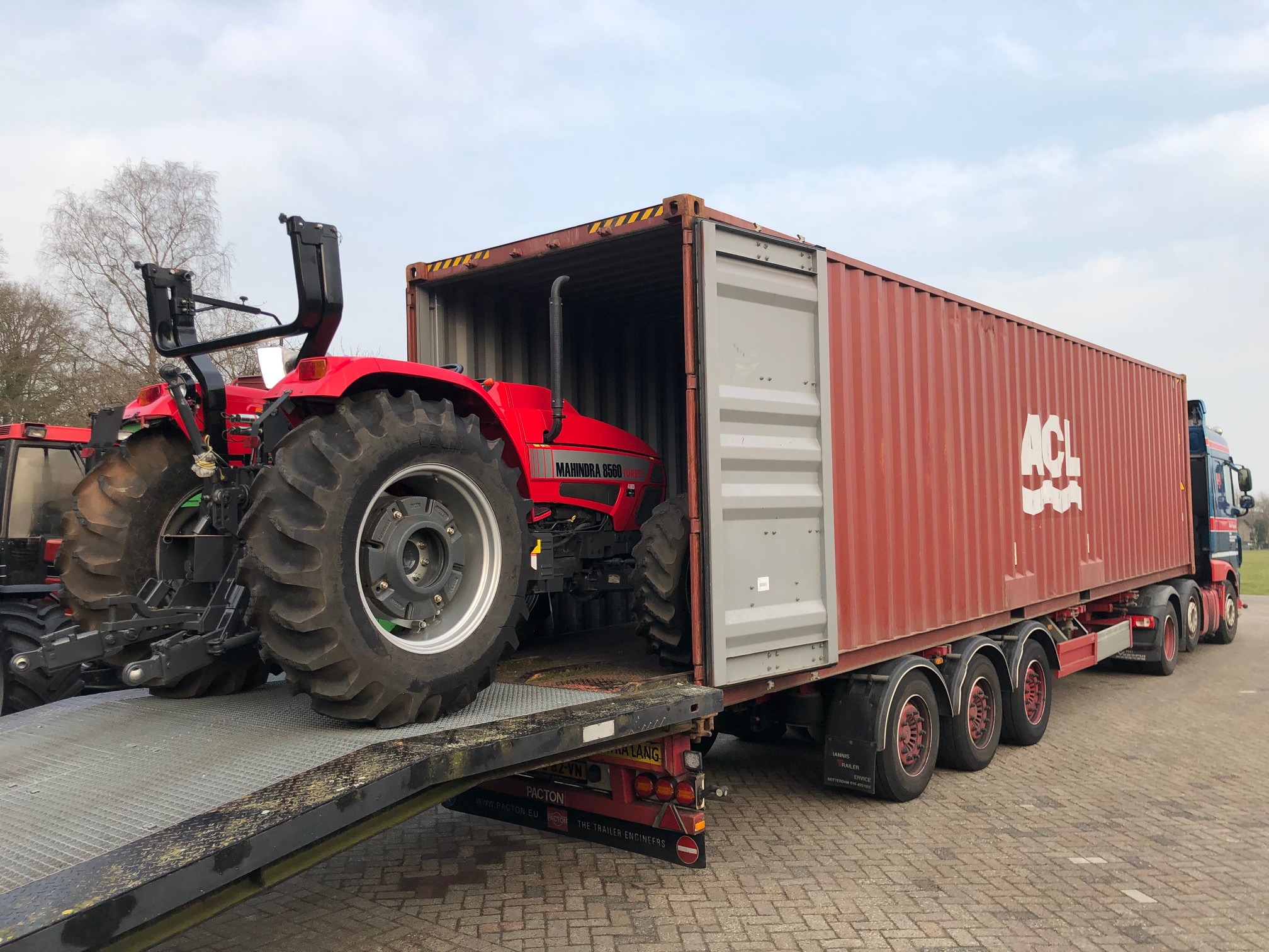 EXPORT TRACTOREN EN LANDBOUWMACHINES 