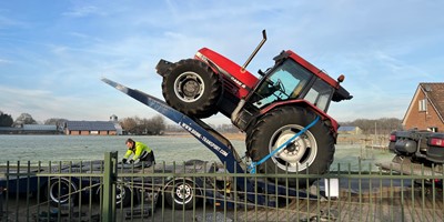 CASE 5150 tractor op speciaal transport 