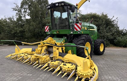 Cosechadora de forraje John Deere 7450 + cabezal de maíz Kemper 360 plus ( 2016) 