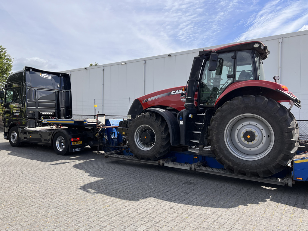 CASE MAGNUM 310 tractor