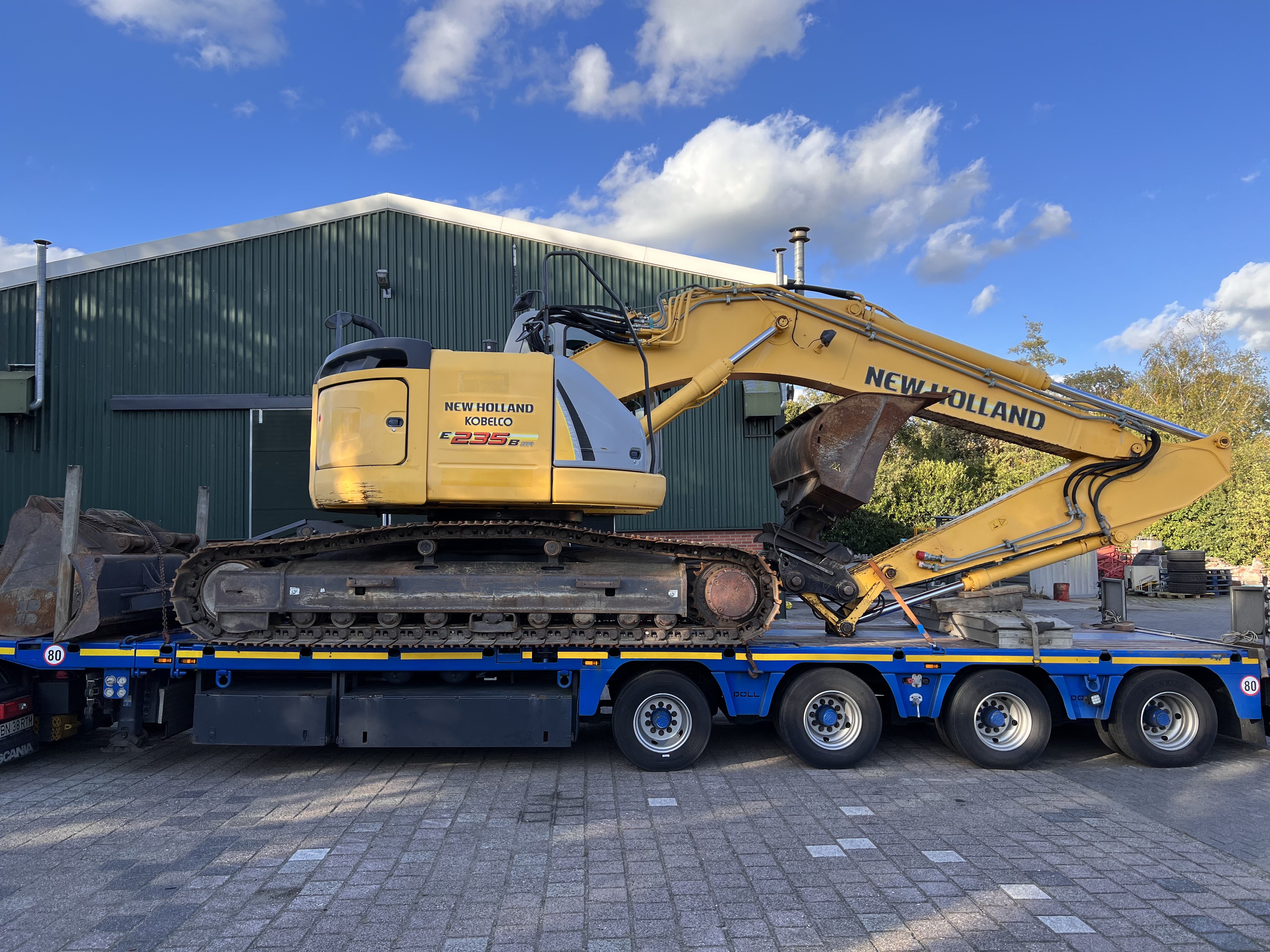 NEW HOLLAND KOBELCO E 235 BSR-2 