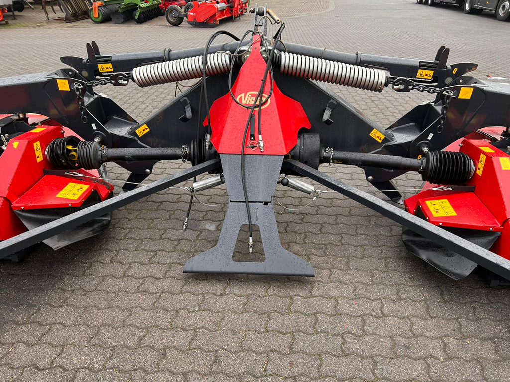 KVERNELAND extra 687T + front FT632T maaicombi
