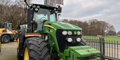 JOHN DEERE tractor - type 7830