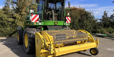 JOHN DEERE 7250 self-propelled forage harvester