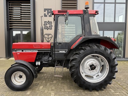 Case International 745