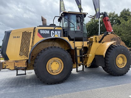 Caterpilar 980M shovel + bak