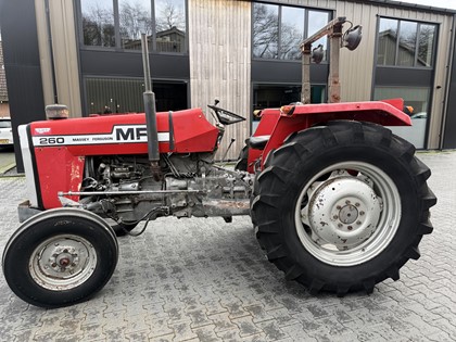 MF 260 tractor 