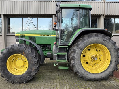 John-Deere-7810
